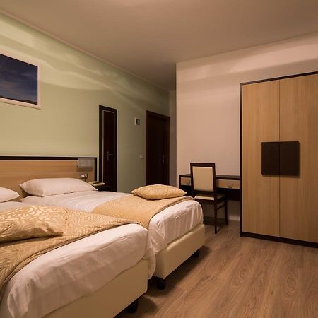 Albergo Ristorante Bismantova 카스텔노보 네 몬티 외부 사진