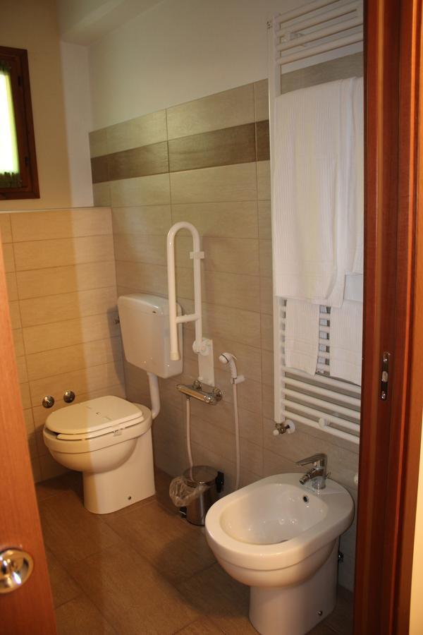 Albergo Ristorante Bismantova 카스텔노보 네 몬티 외부 사진