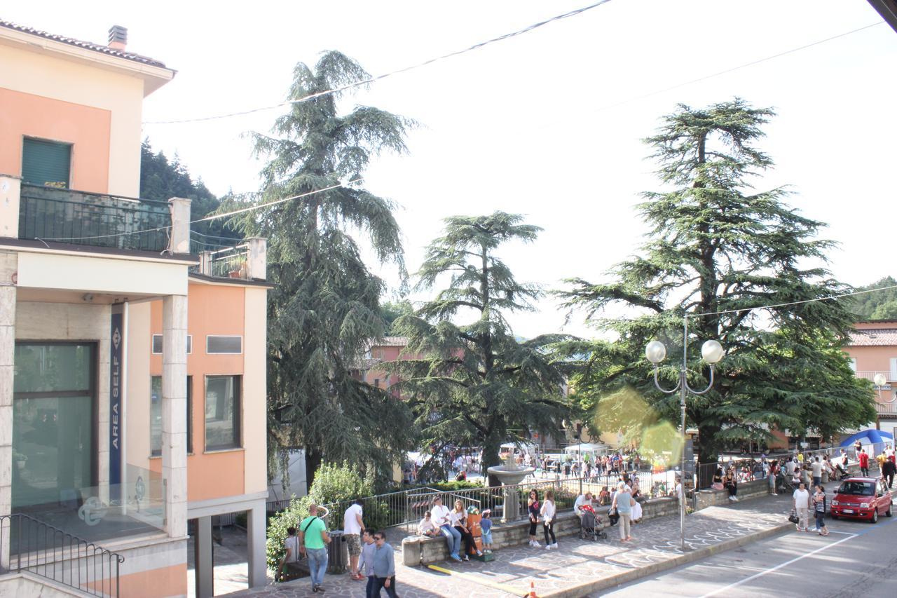 Albergo Ristorante Bismantova 카스텔노보 네 몬티 외부 사진