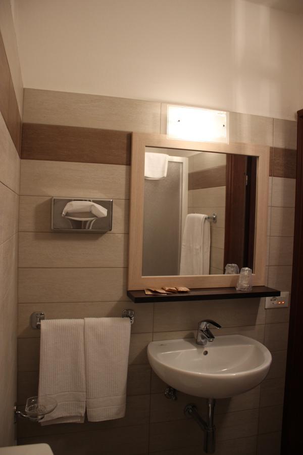 Albergo Ristorante Bismantova 카스텔노보 네 몬티 외부 사진