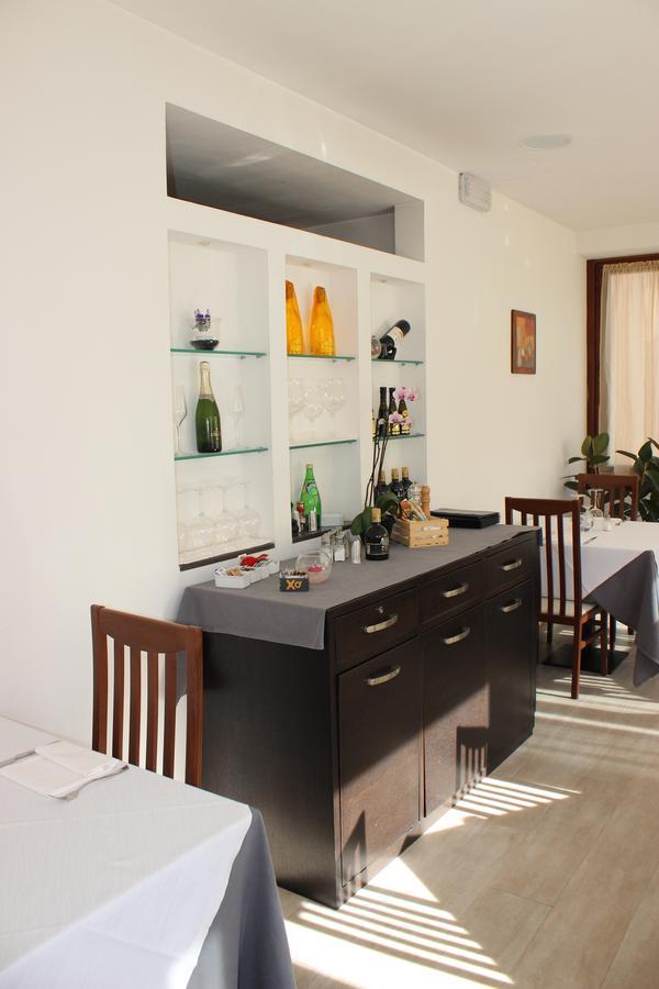Albergo Ristorante Bismantova 카스텔노보 네 몬티 외부 사진